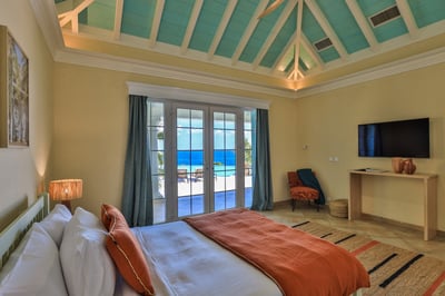 Luxury Villa Photo #25