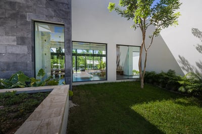 Luxury Villa Photo #17