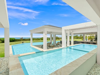 Luxury Villa Photo #6