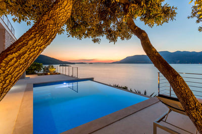 Luxury Villa Photo #3