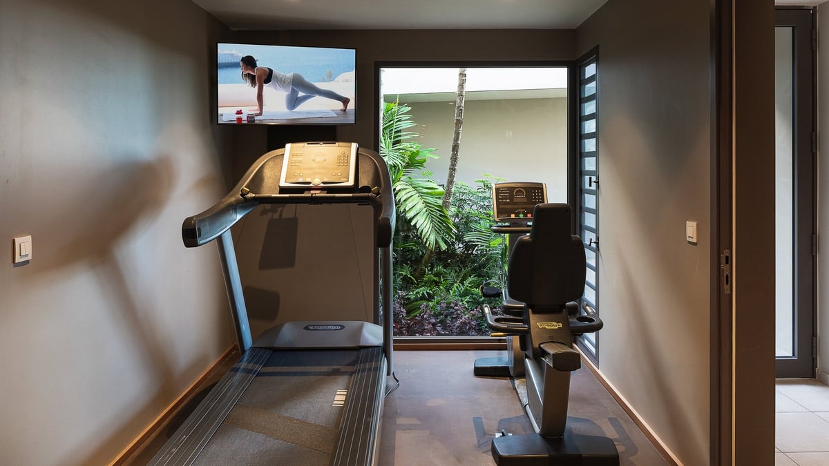 Fitness & Sauna: On the lower level. Air conditioned fitness room equipped with treadmill, bicy - Image 78