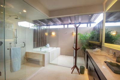 Luxury Villa Photo #23