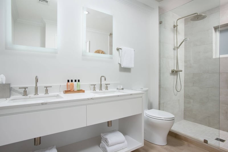 Deluxe 2 BDM Oceanfront Suite at Alexandra Resort