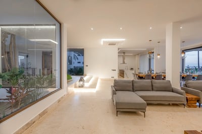 Luxury Villa Photo #13