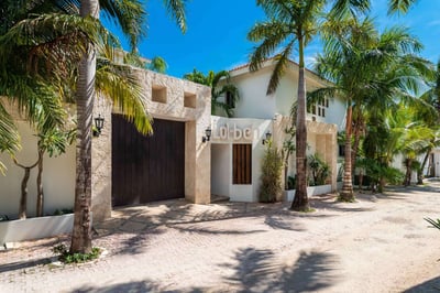 Luxury Villa Photo #15
