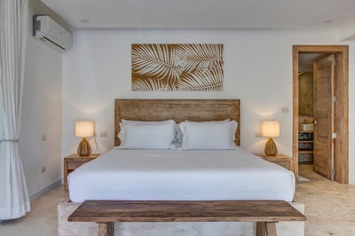 Luxury Villa Photo #31
