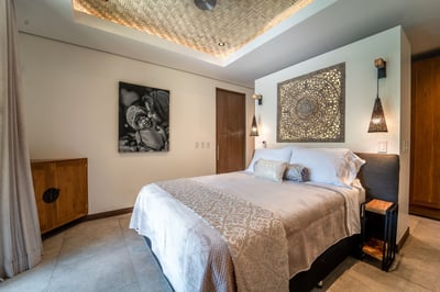 Luxury Villa Photo #33