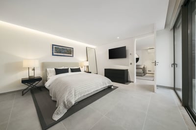 Luxury Villa Photo #18