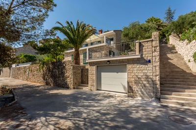 Luxury Villa Photo #16
