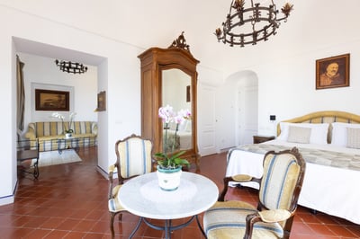 Luxury Villa Photo #24