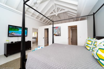 Bedroom 2: King size bed, air conditioning, ceiling fan, HD-TV, Dish Network, Apple TV, DVD player, 