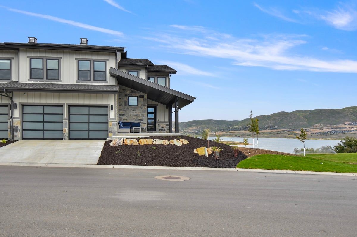 Mayflower Lakeside 942