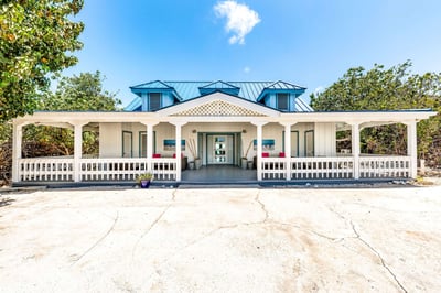 Luxury Villa Photo #6