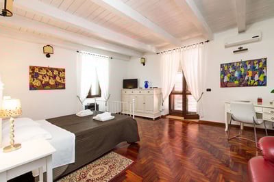 Luxury Villa Photo #26
