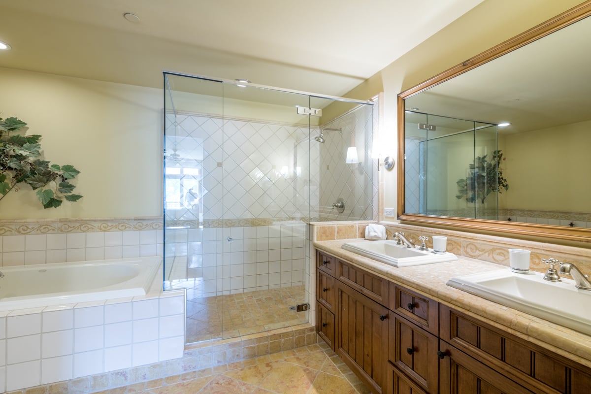 Colonnade Residence 14