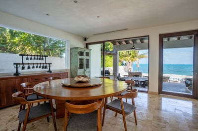 Luxury Villa Photo #19