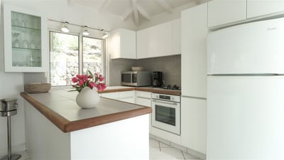 Dining Area & Kitchen