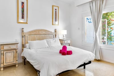 Luxury Villa Photo #37