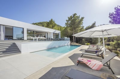 Luxury Villa Photo #3