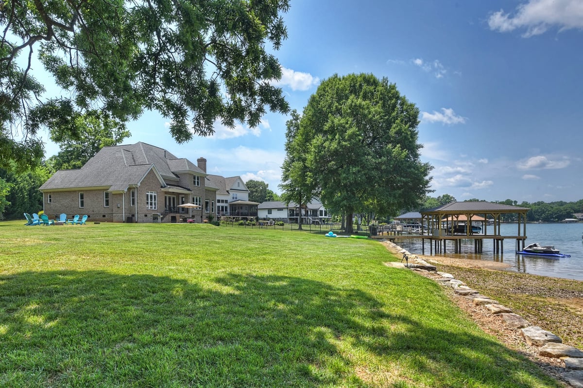 Huntersville,Lakeside Bliss