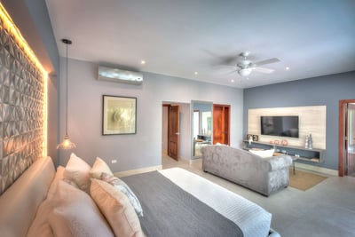 Luxury Villa Photo #28