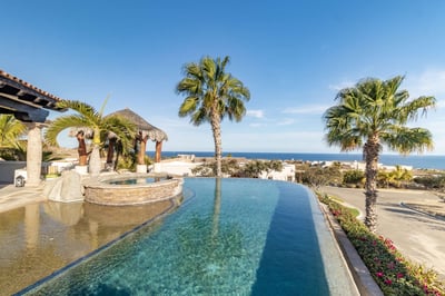 Luxury Villa Photo #7