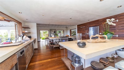 Kitchen & Dining Area: Fully equipped kitchen with electric oven, gas stove, dishwasher, fridge and 