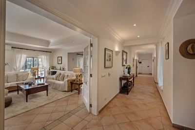 Luxury Villa Photo #8