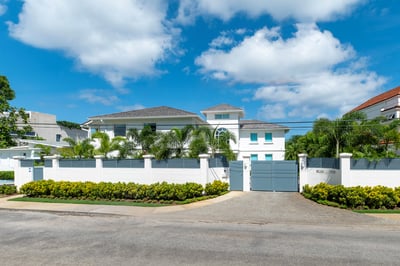 Luxury Villa Photo #26