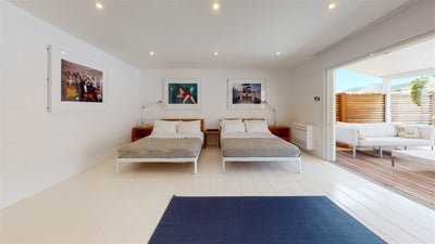 Bedroom 3: 2 queen beds, air-conditioning, HD-TV, Canal Satellite, AppleTV. Adjoining bathroom, Rain