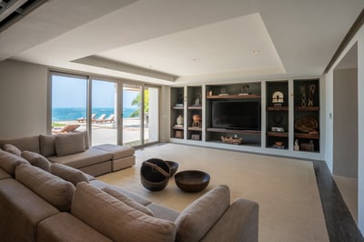 Luxury Villa Photo #40