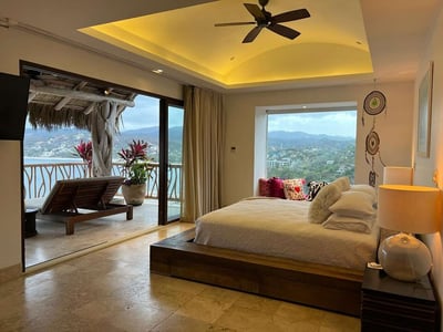 Luxury Villa Photo #22