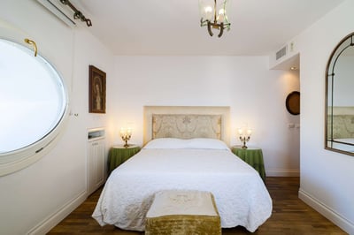 Luxury Villa Photo #32