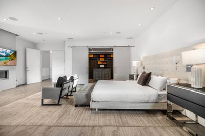 Luxury Villa Photo #23