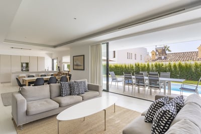 Luxury Villa Photo #11