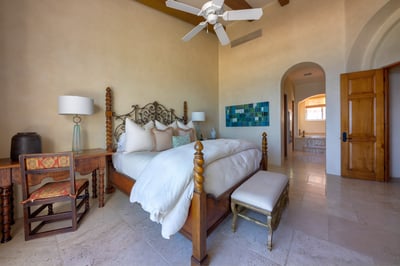Luxury Villa Photo #35