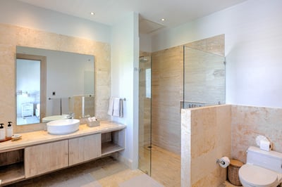 Luxury Villa Photo #26