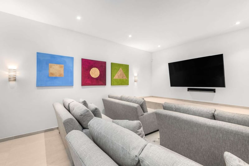 Beach Enclave Grace Bay 6 BDM Premium Ocean View Villa