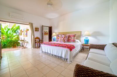 Luxury Villa Photo #23