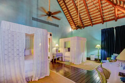 Luxury Villa Photo #34