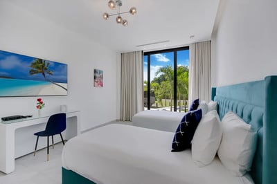 Luxury Villa Photo #43