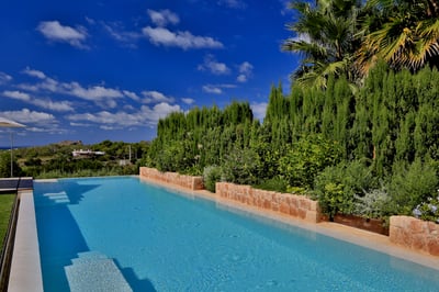 Luxury Villa Photo #3