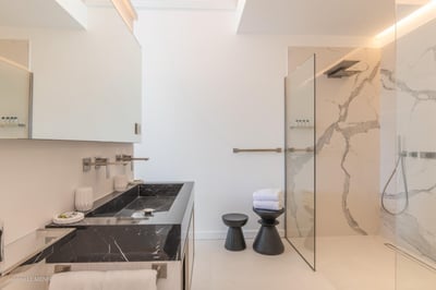 Luxury Villa Photo #30