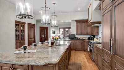 Gourmet kitchen