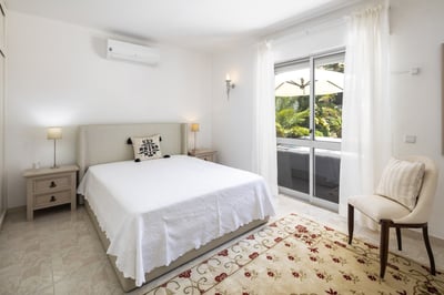 Luxury Villa Photo #16