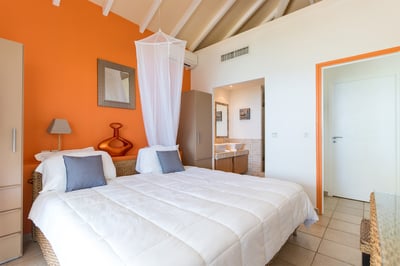 Luxury Villa Photo #23