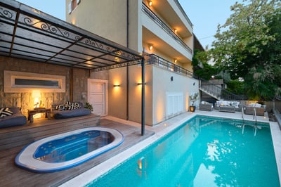 Luxury Villa Photo #3