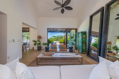 Luxury Villa Photo #7