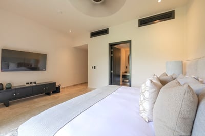 Luxury Villa Photo #46