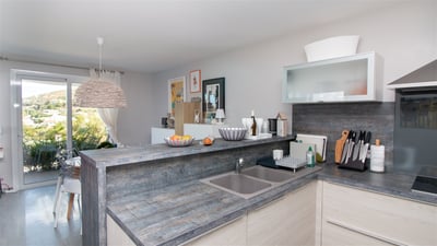 Kitchen & Dining Area: Fully equipped. Electric oven, gas stove, microwave, refrigerator, mixer, cen